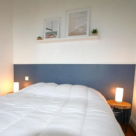 40m With Superb View Close To The Sea *