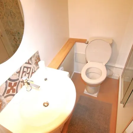 40m With Superb View Close To The Sea